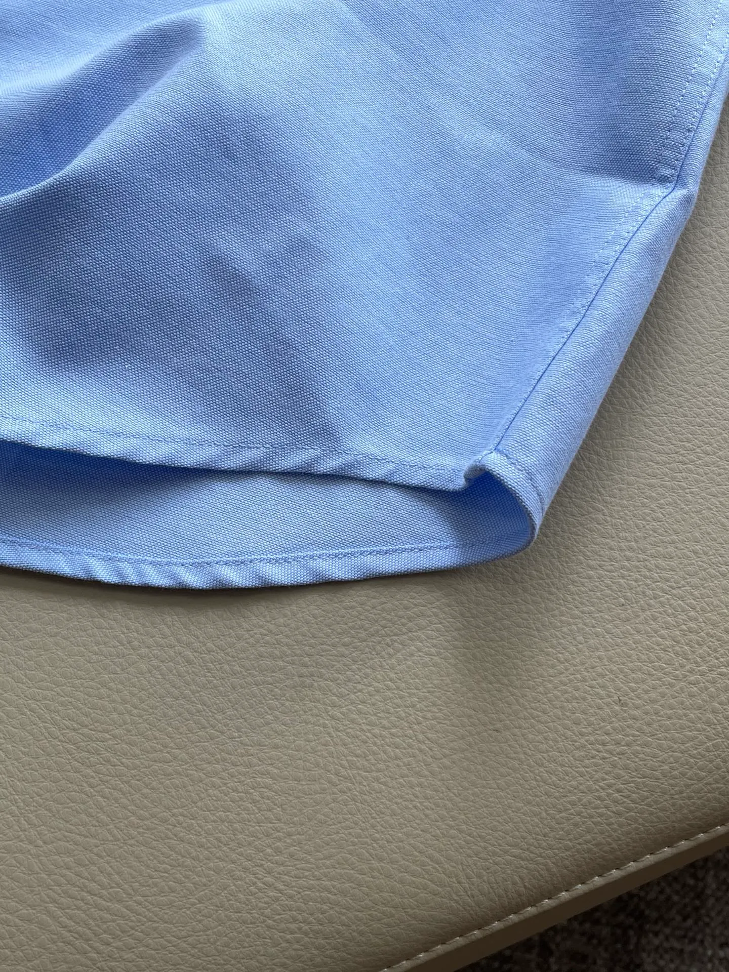 P220 🌸🌸🌸 POLO Ralph Lauren [High Quality] Classic shirt! Classic casual shirt made of pure cotton fabric with unique design, simple, clean and classic version design. It is a versatile style that can be switched at will. The fabric feels soft and delicate, highly breathable, close to the skin and comfortable to wear. It can be worn alone as an inner layer. Its versatile performance is beyond your imagination! The upper body of the ready-to-wear is simple and classic yet elegant! Size:M-XXL